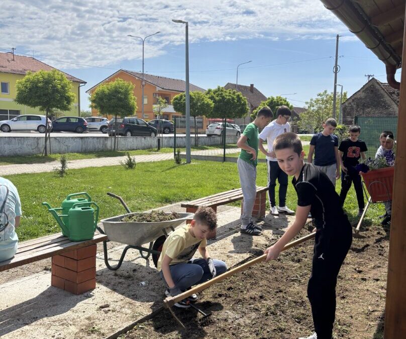 Uređenje okoliša – aktivnost u sklopu projekta Škole hrabrosti